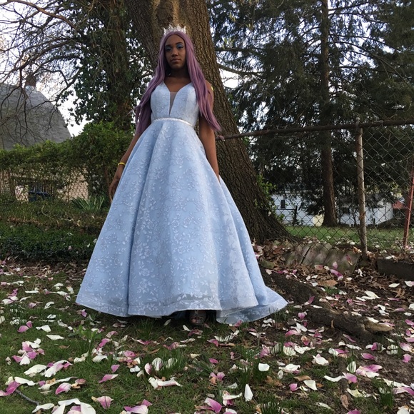 I am selling a pastel blue ball gown. - Picture 5 of 8